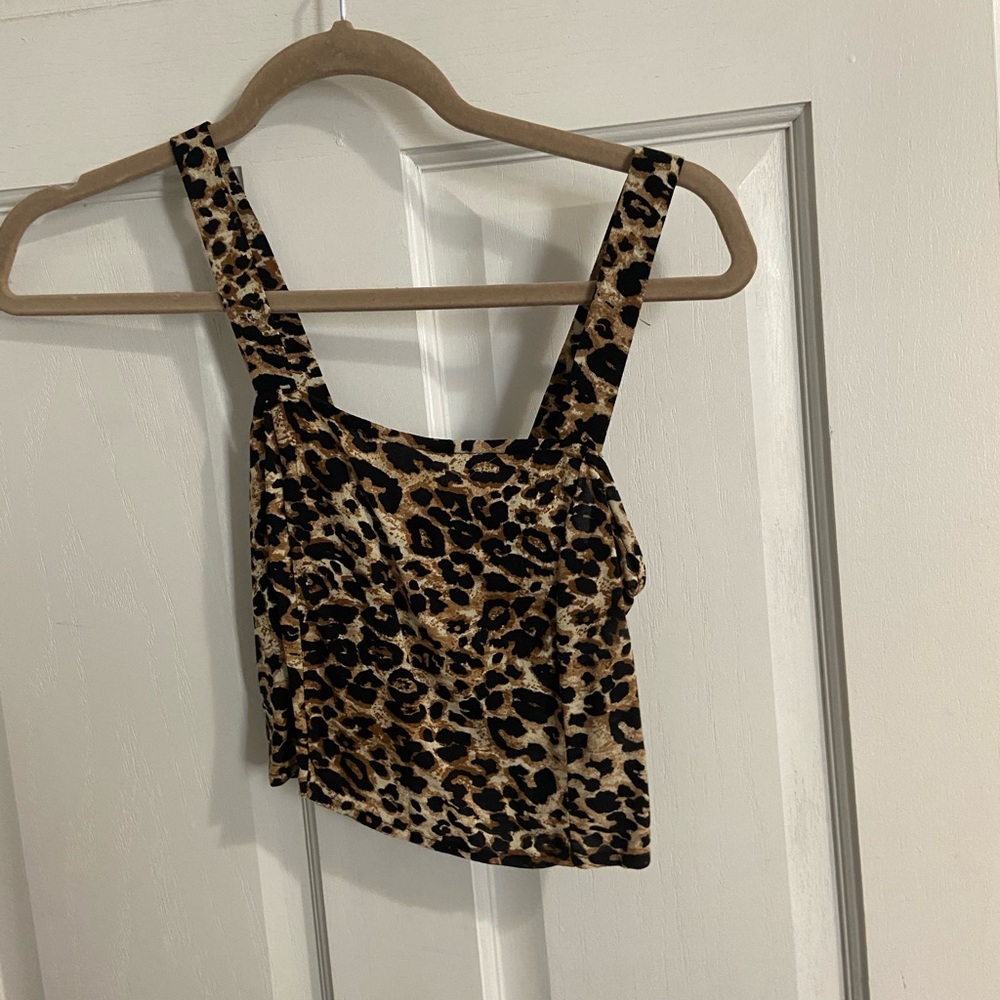 Tank crop of leopard print